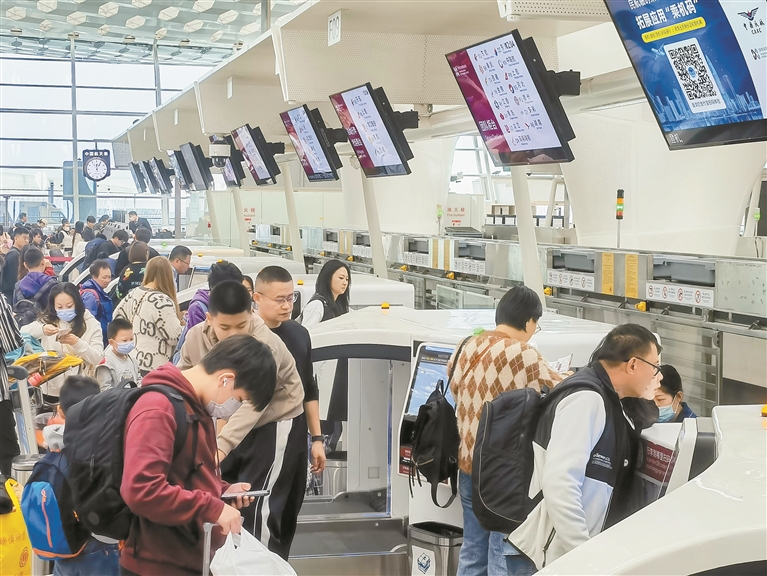 人保服务 ,拥有“如意行”驾乘险，出行更顺畅！_2024年中国劳动力行业市场调查分析：2024届高校毕业生总规模比去年增加了21万人