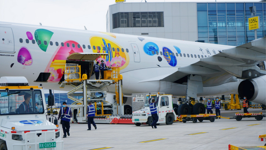 超捷股份：公司控股子公司成都新月属于航空航天领域，航空业务产品主要为飞机零件