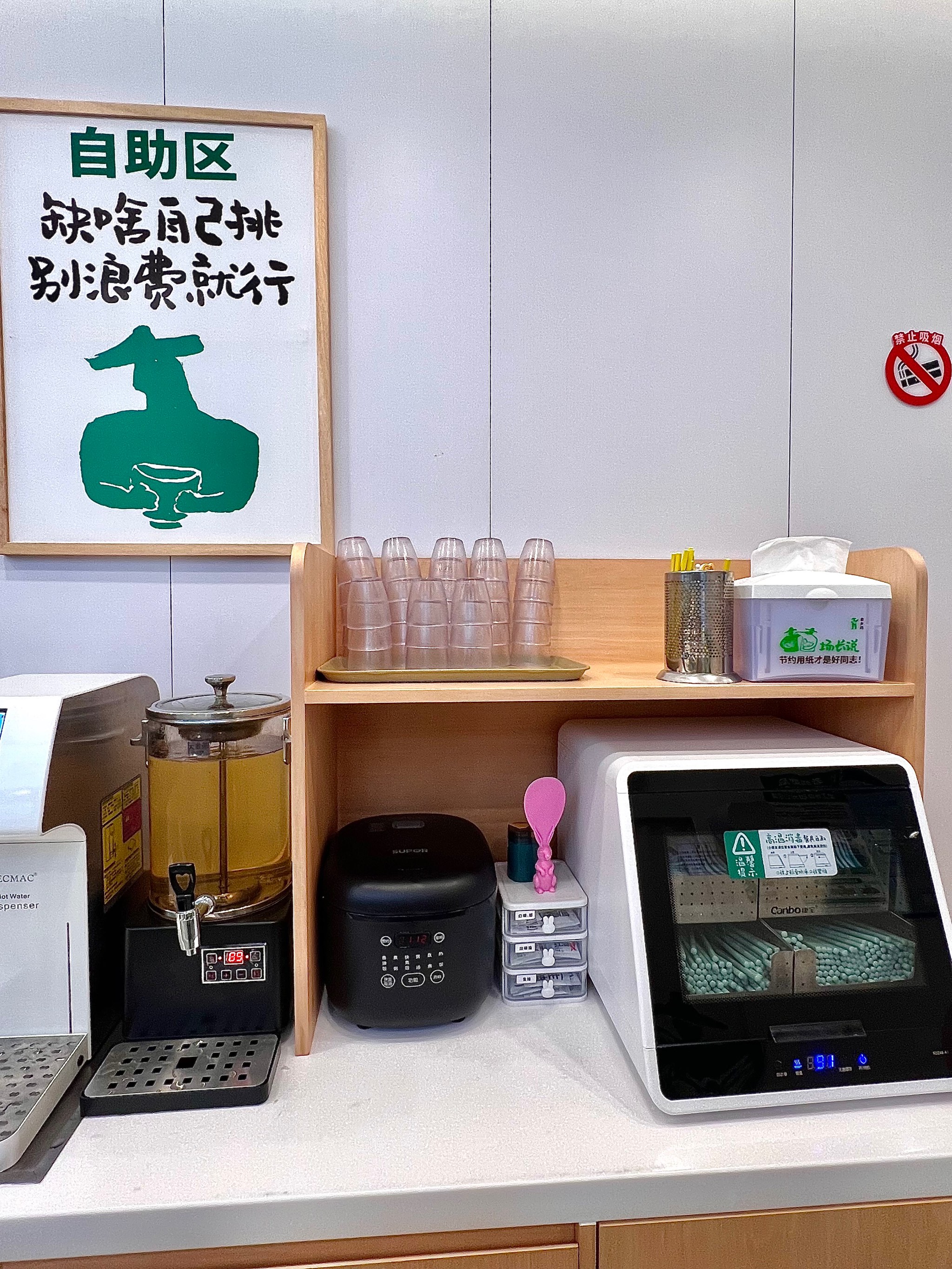 老乡鸡三冲IPO：估值缩水后资本退潮、低毛利率下盈利困局待解