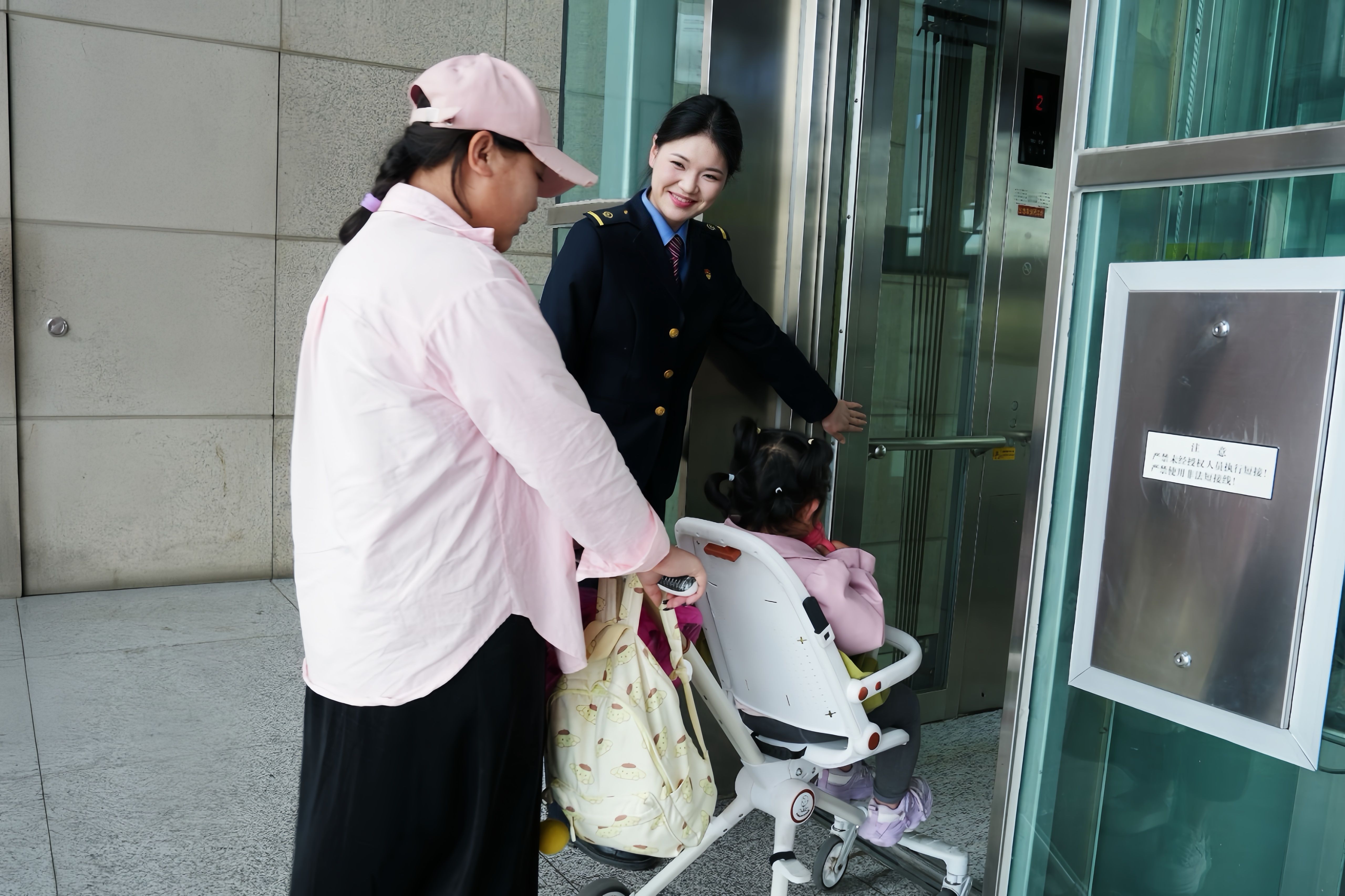 拥有“如意行”驾乘险,出行更顺畅!,人保有温度_2025年防晒经济行业现状与发展趋势分析