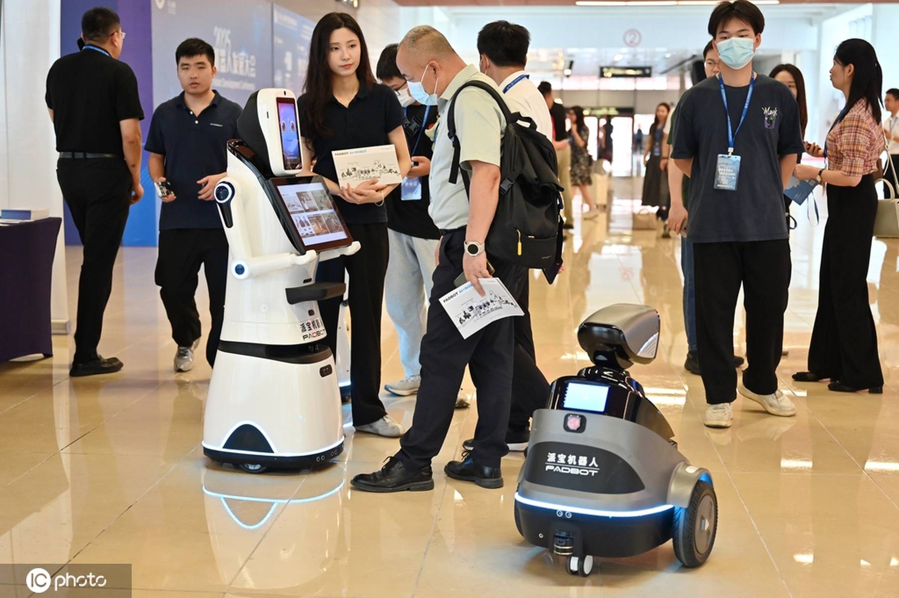 人保伴您前行,人保财险 _2025年机器人行业现状与发展趋势分析
