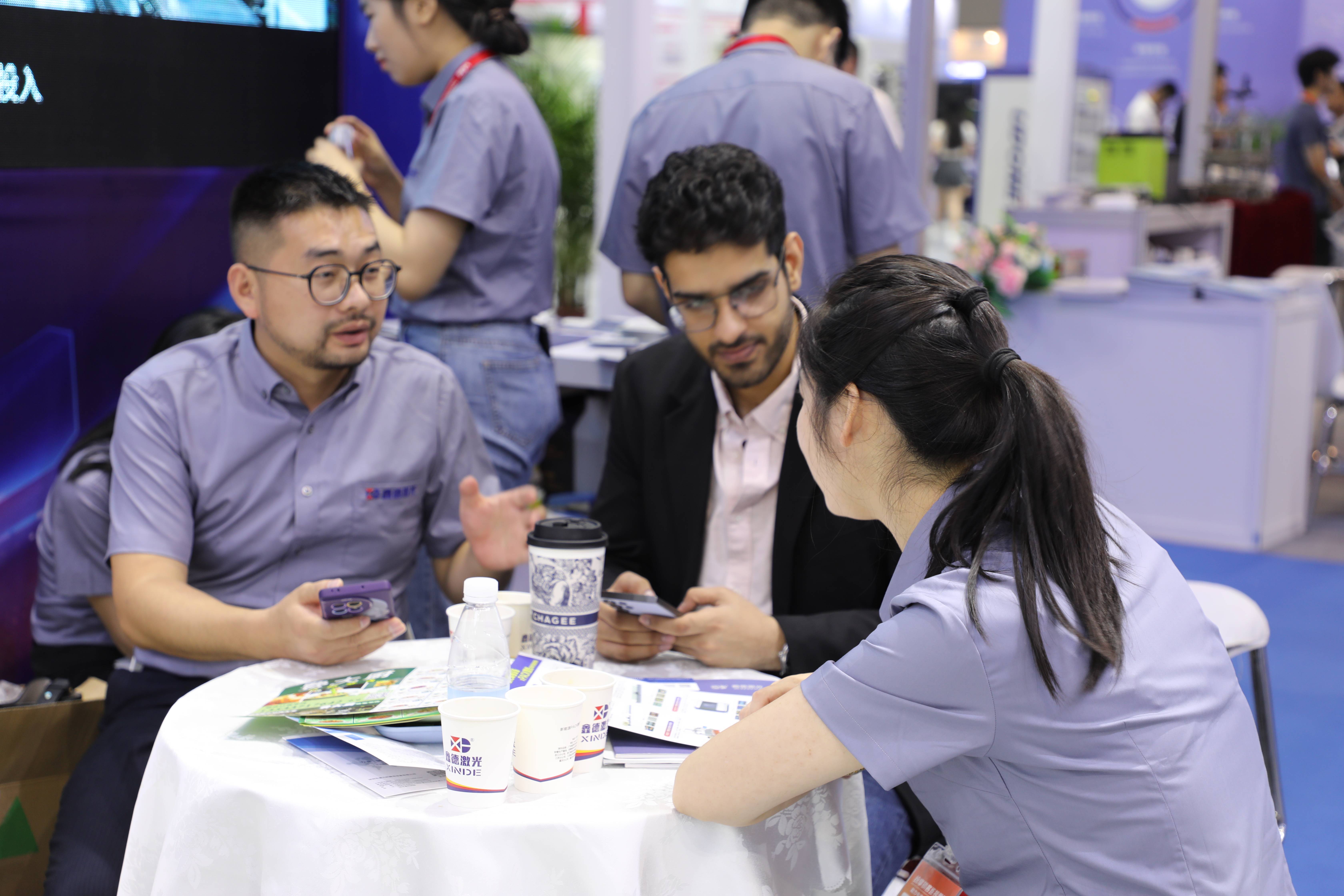 知情人士称泡泡玛特年初已扩产能，但需求远超供应链反应速度