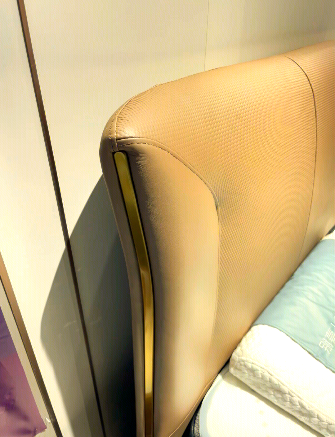 喜临门获得外观设计专利授权：“床架（25-CX-C）”