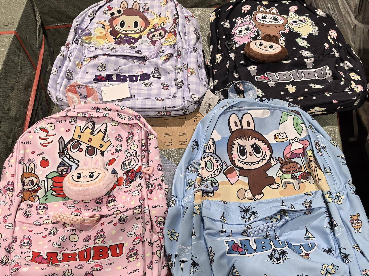 海关查获侵权泡泡玛特玩具64673个