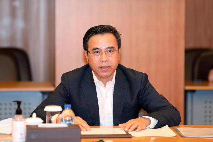 中国银行：董事张建刚、崔世平退任