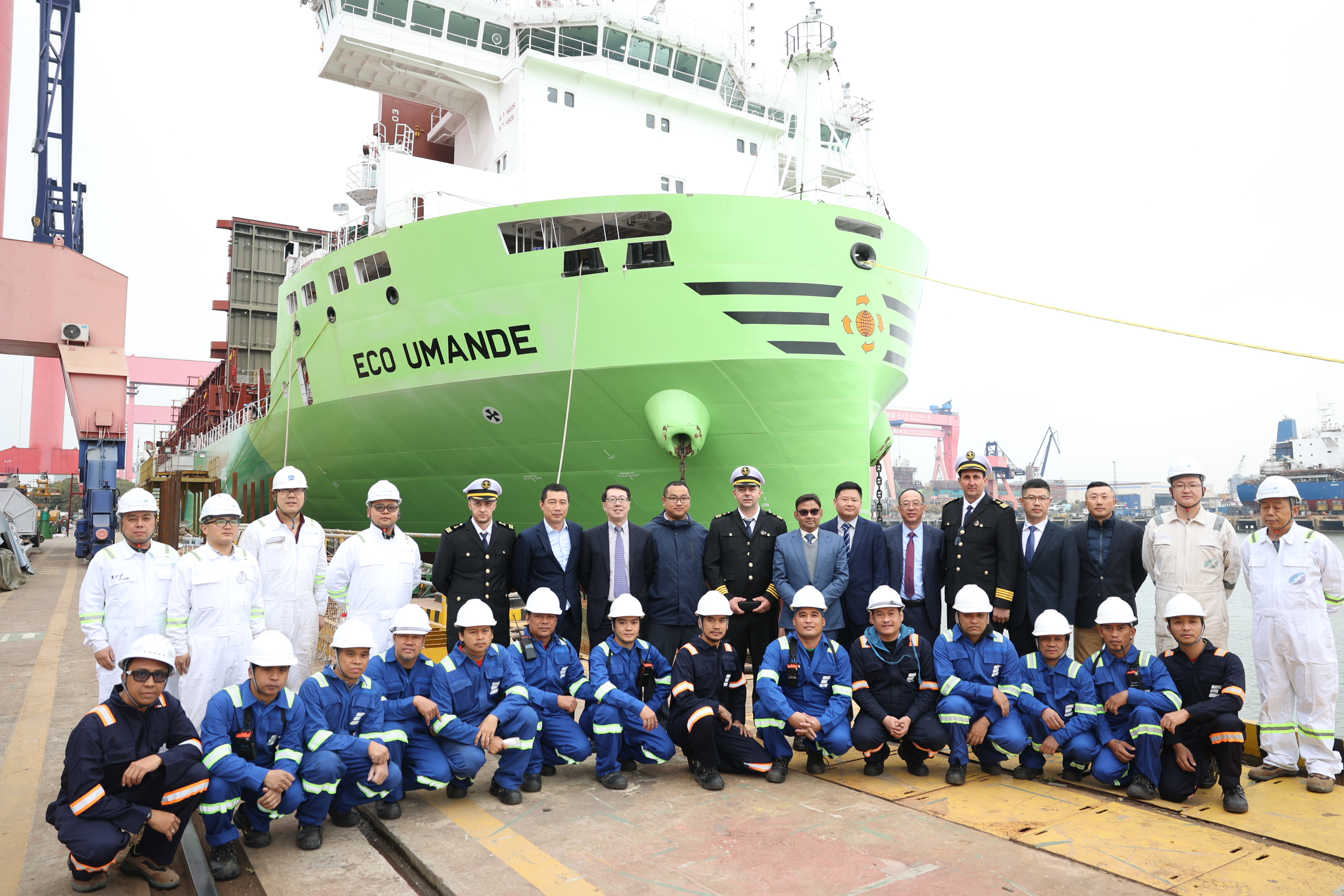 绿色甲醇首次加注国产双燃料船舶