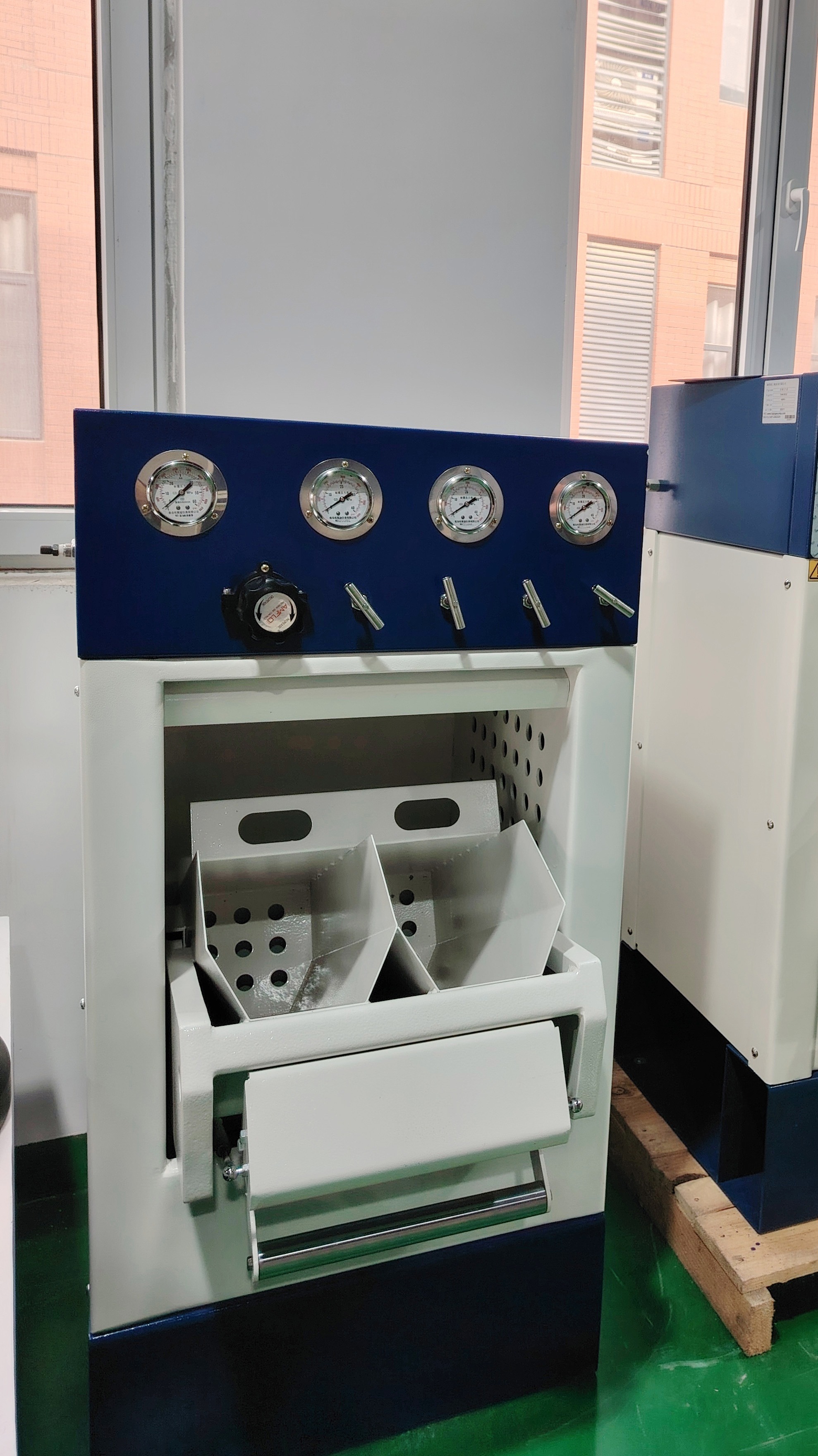 科润智控获得实用新型专利授权:“一种高压充气柜双门板结构”