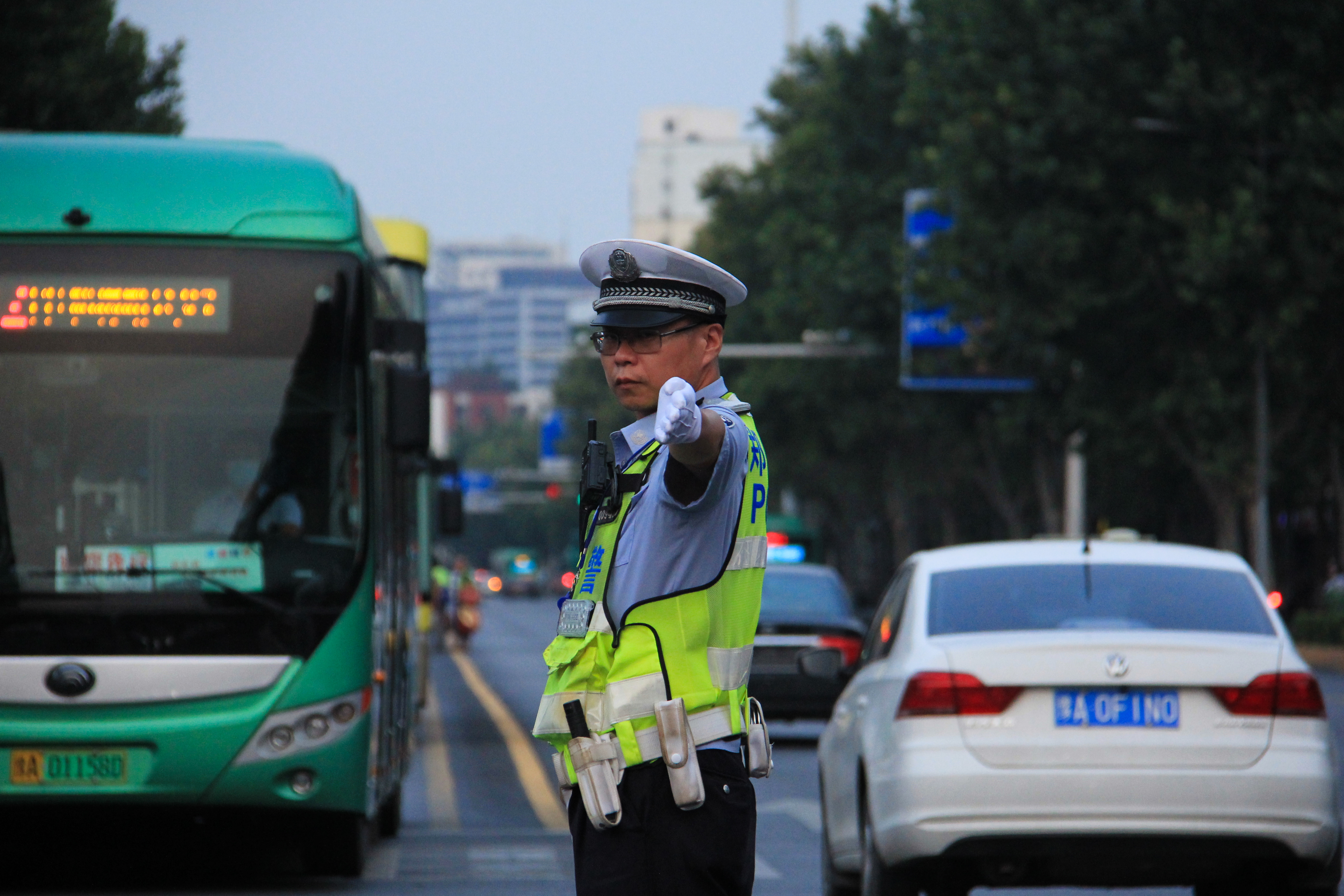 人保伴您前行,拥有“如意行”驾乘险,出行更顺畅!_2025中国登山包行业市场全景调研及发展现状、供需格局分析