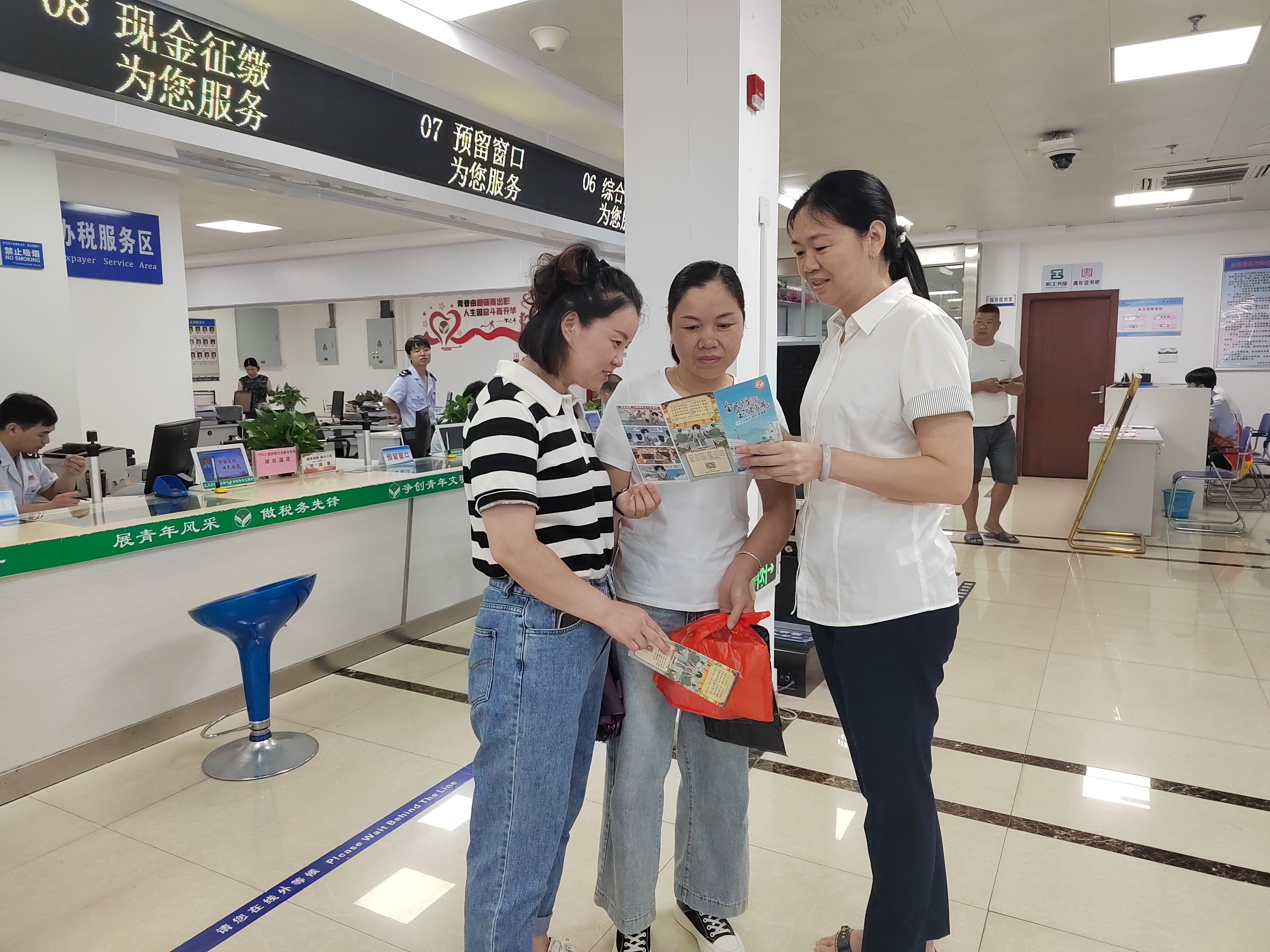 人保服务 ,人保财险 _2025年萤石——从传统工业到战略新兴产业的“隐形冠军”