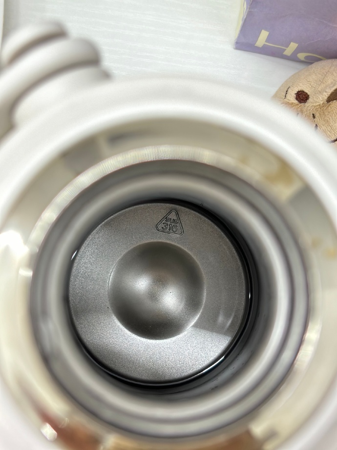 哈尔斯获得发明专利授权:“一种推片式杯盖及其使用方法”