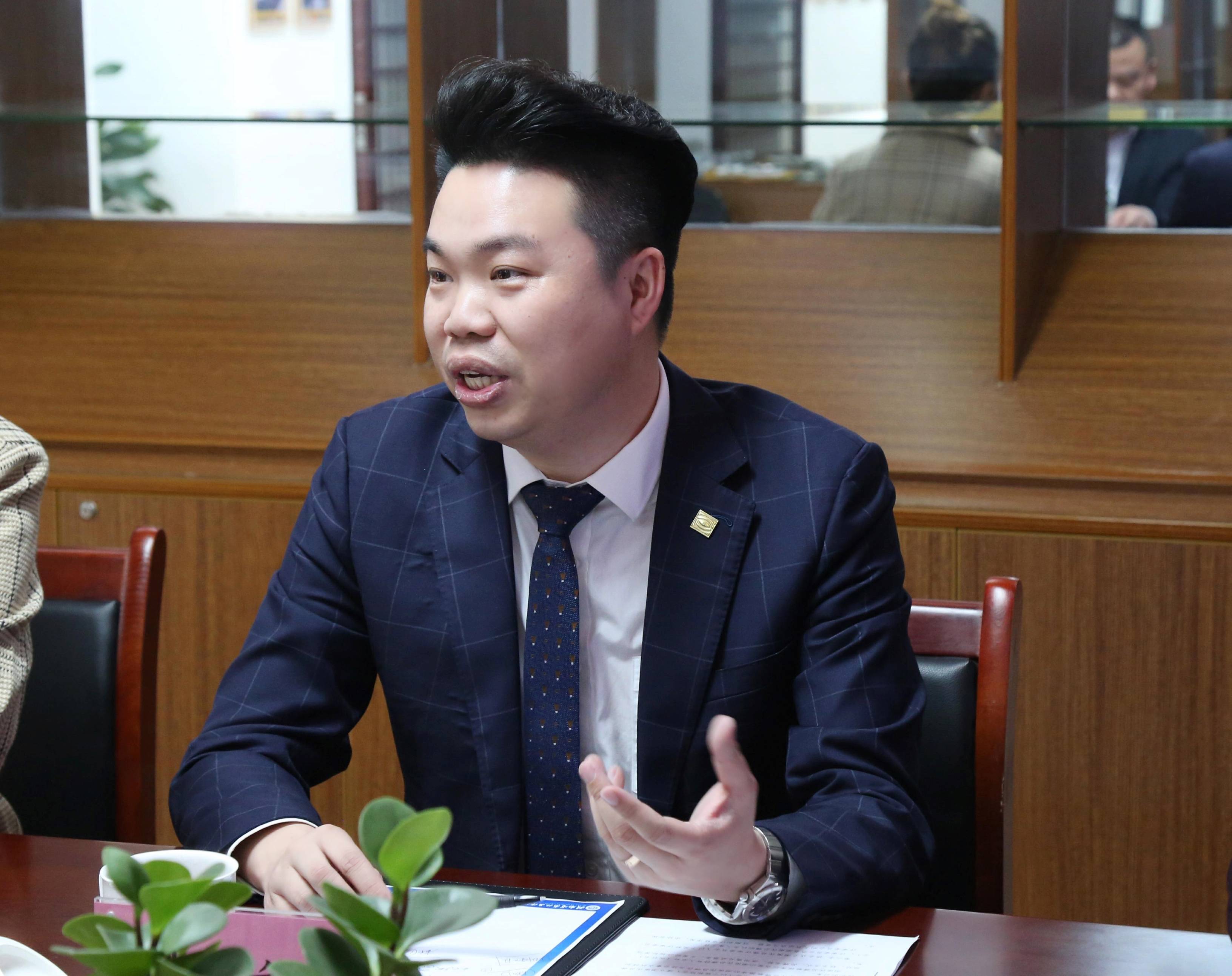 孟庆林与乌兹别克斯坦投资、工业与贸易部副部长卡西莫夫·伊尔扎特一行开展座谈交流