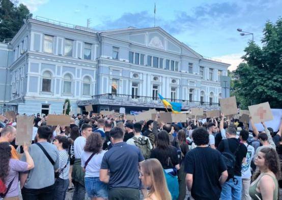 泽连斯基:俄必须立即停止战事!欧盟及英法德意等6国领导人联合声明:乌应自行决定领土问题,俄不能否决乌入盟入约