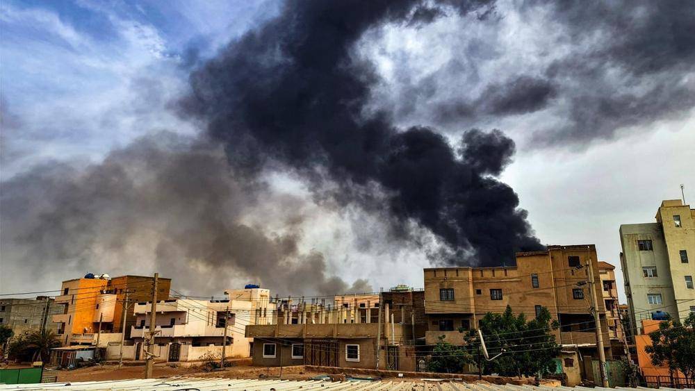 哥伦比亚突发！国家警察直升机遭无人机袭击、一空军基地附近爆炸致2死！哥总统：恐怖主义报复
