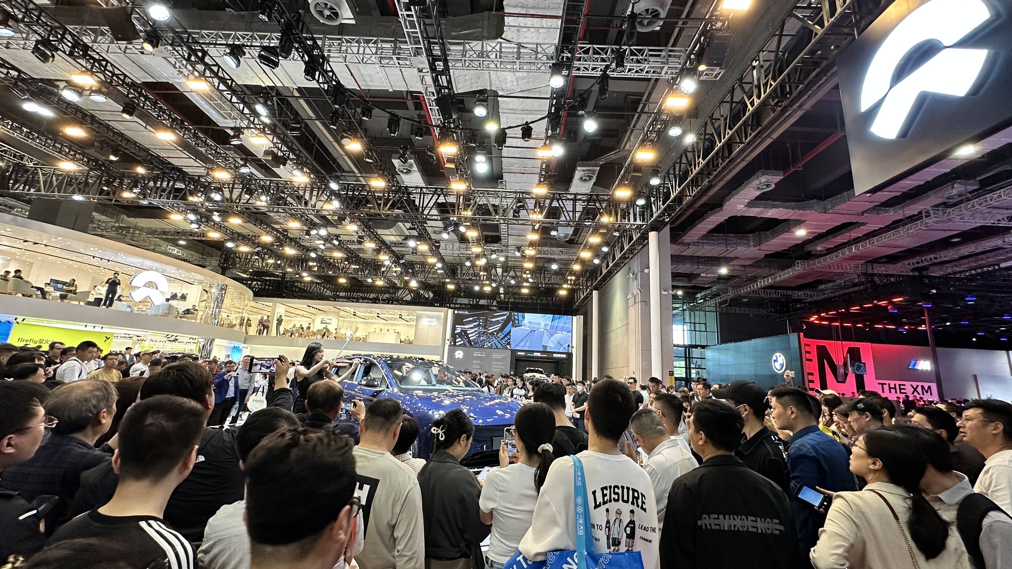 蔚来秦力洪：全新ES8同期预订单量多于乐道L90