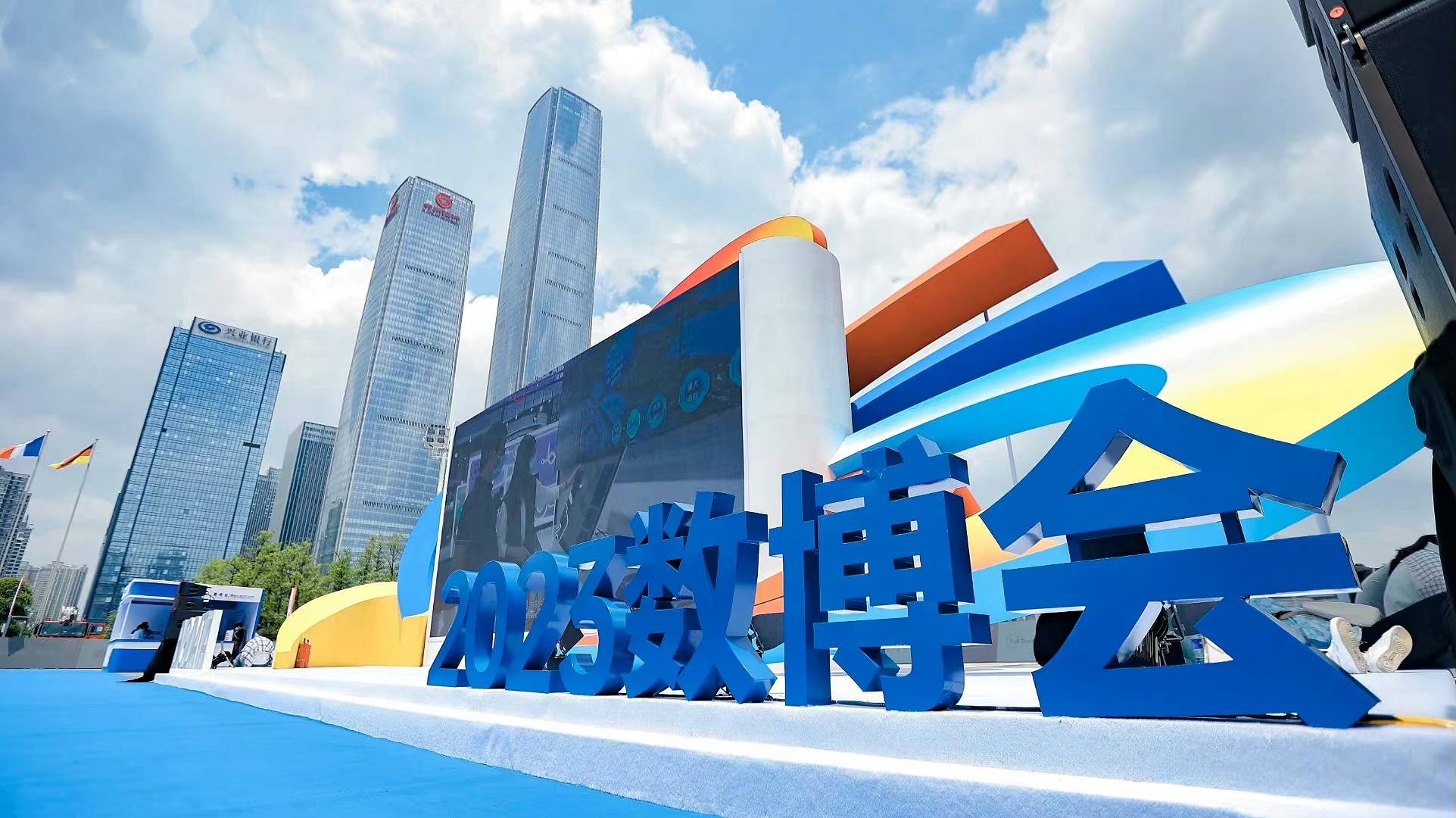 从包裹承运到经济赋能：韵达夯实高质量发展底盘