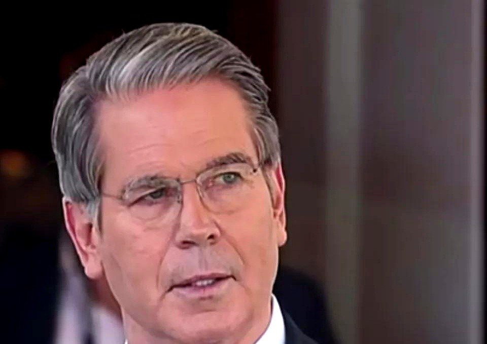 8月债市逆风收官 美联储理事被罢免 美元信用遭质疑? | 债圈大家说(周刊)