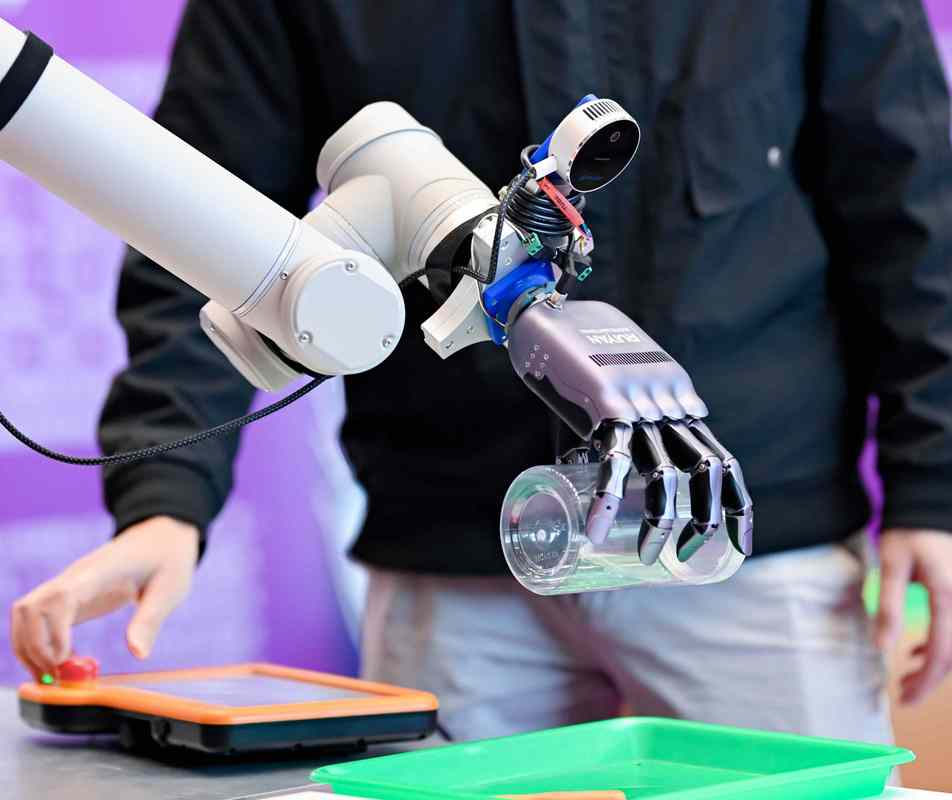 到6S店，定制一款专属机器人