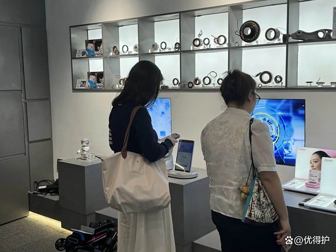 到6S店，定制一款专属机器人