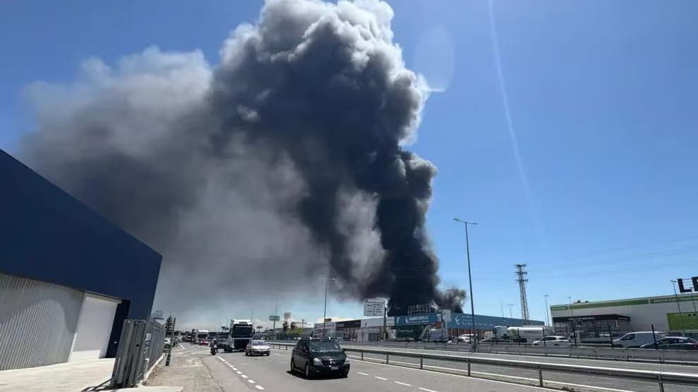 突发！美国一炼油厂爆炸起火！国际油价拉升