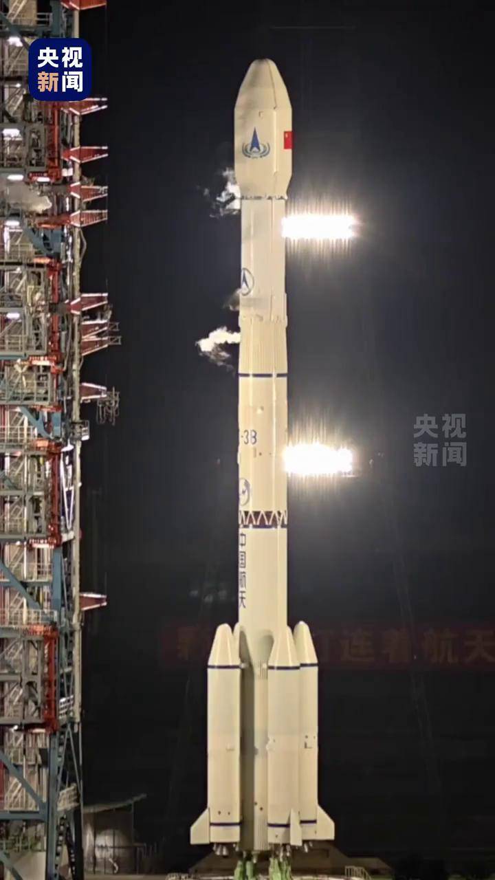 国家航天局发布天问二号探测器与地球合影