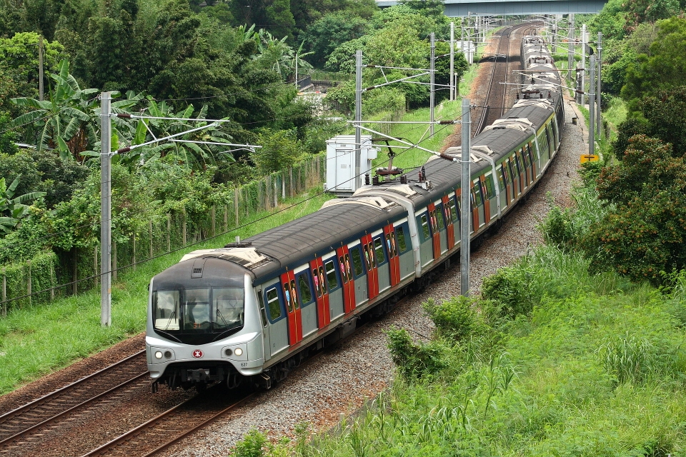 交通银行(香港)与港铁签订300亿港元7年期绿色银团贷款