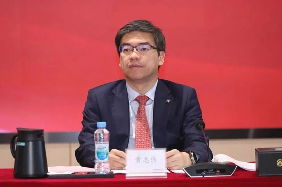 博时基金：江向阳因工作安排离任董事长，张东接任