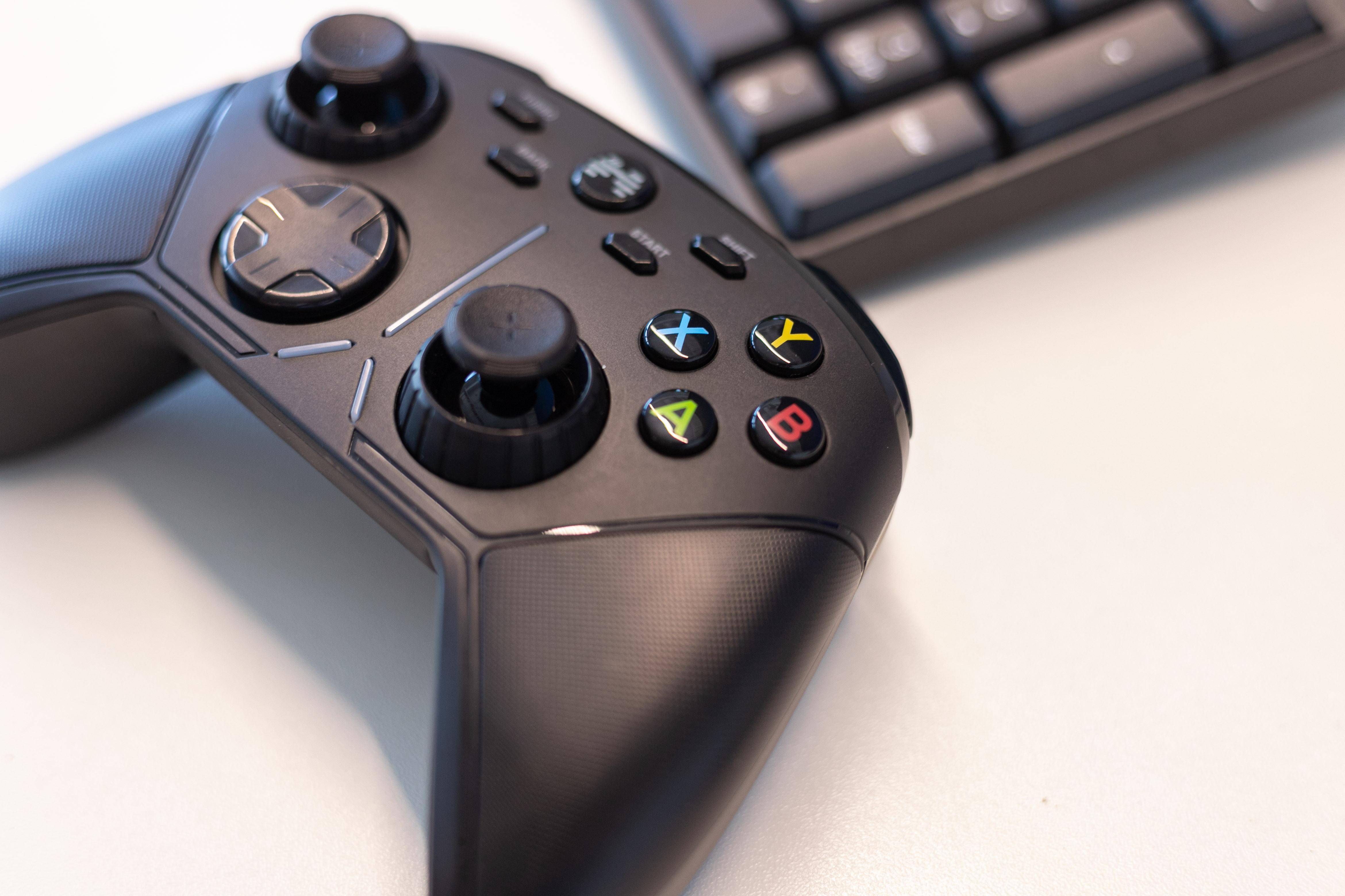 腾讯萨罗斯《命运扳机》先觉测试定档7月25日；英雄游戏《二重螺旋》计划四季度全球上线丨游戏早参