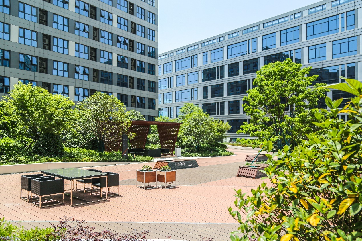 人保服务 ,人保有温度_2025绿色金融行业全景调研及未来发展前景分析