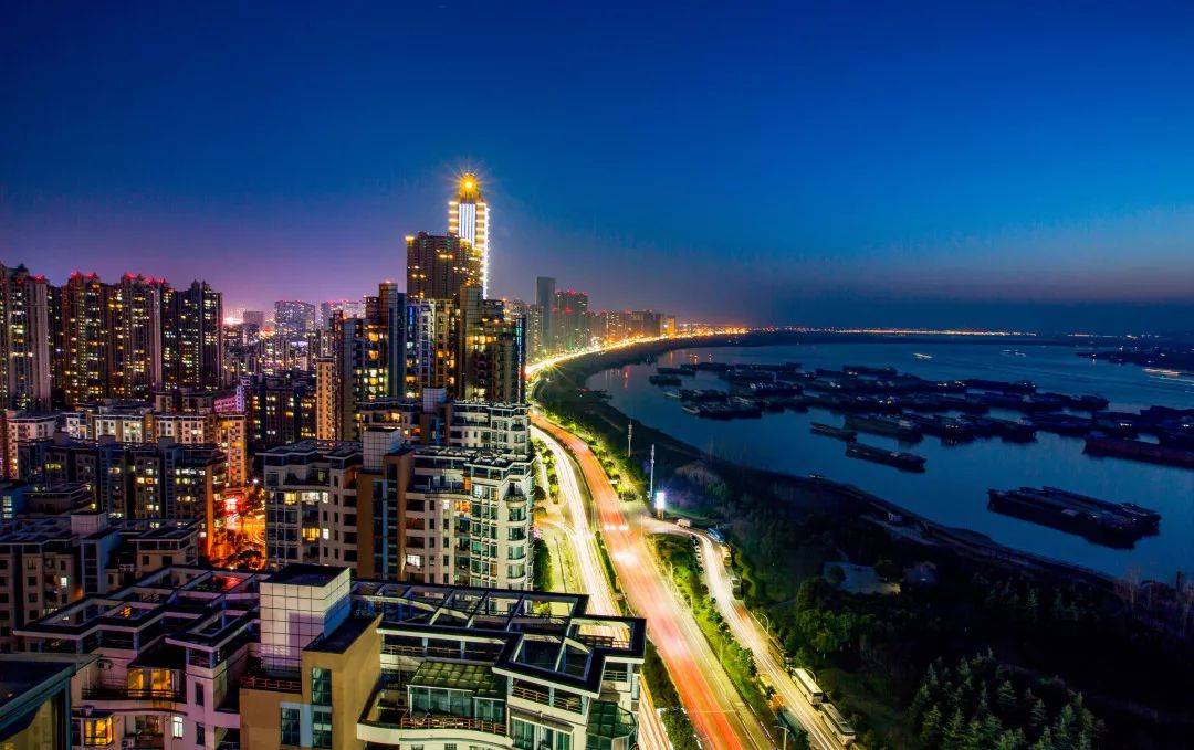 广东拟年内打造100个万兆光网项目 工厂场景超1/3