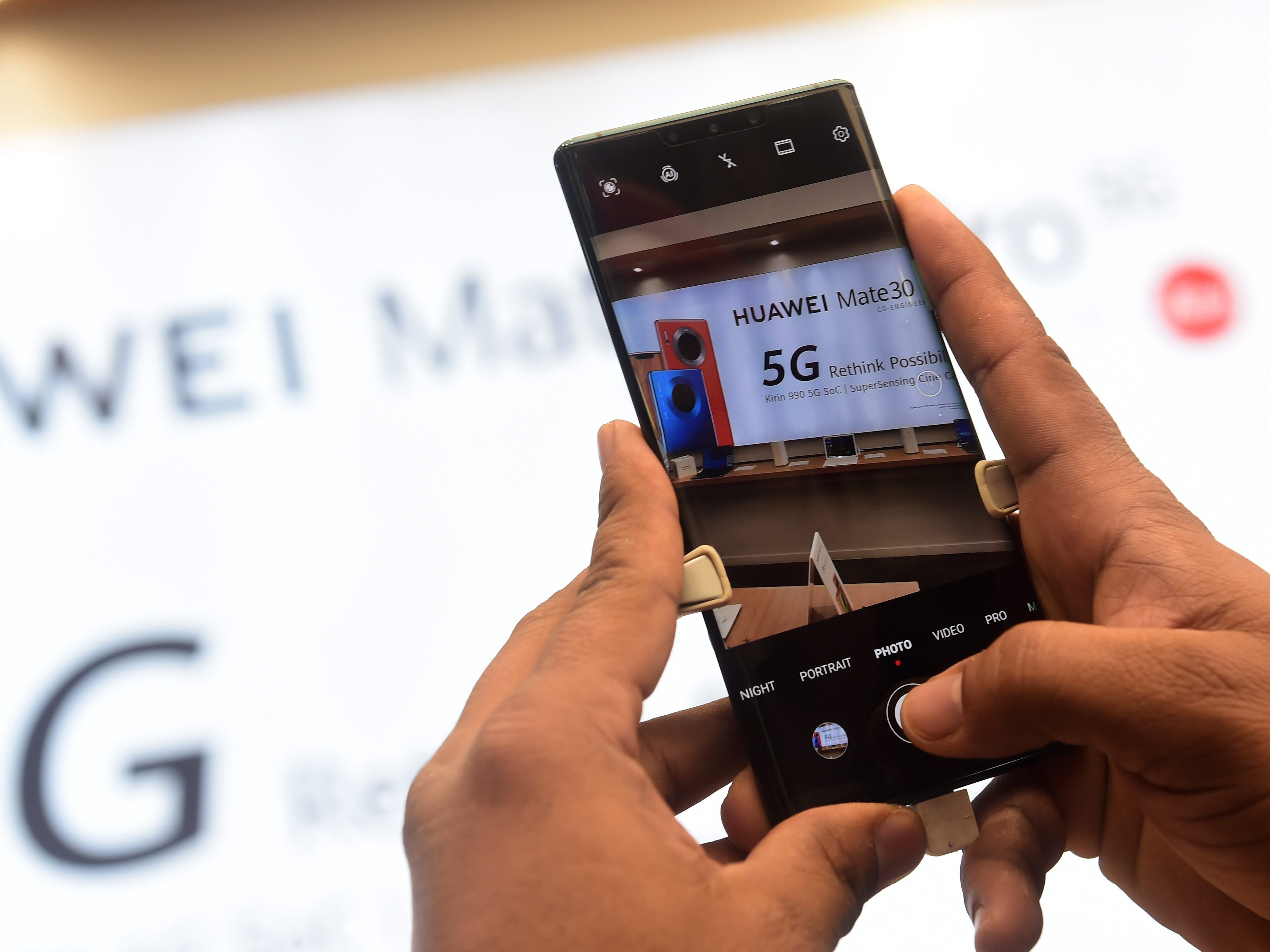 中国信通院：8月国内市场手机出货量2260.3万部，同比下降6%