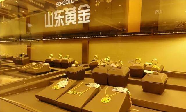 “一口价”黄金热销，金店老板还发愁