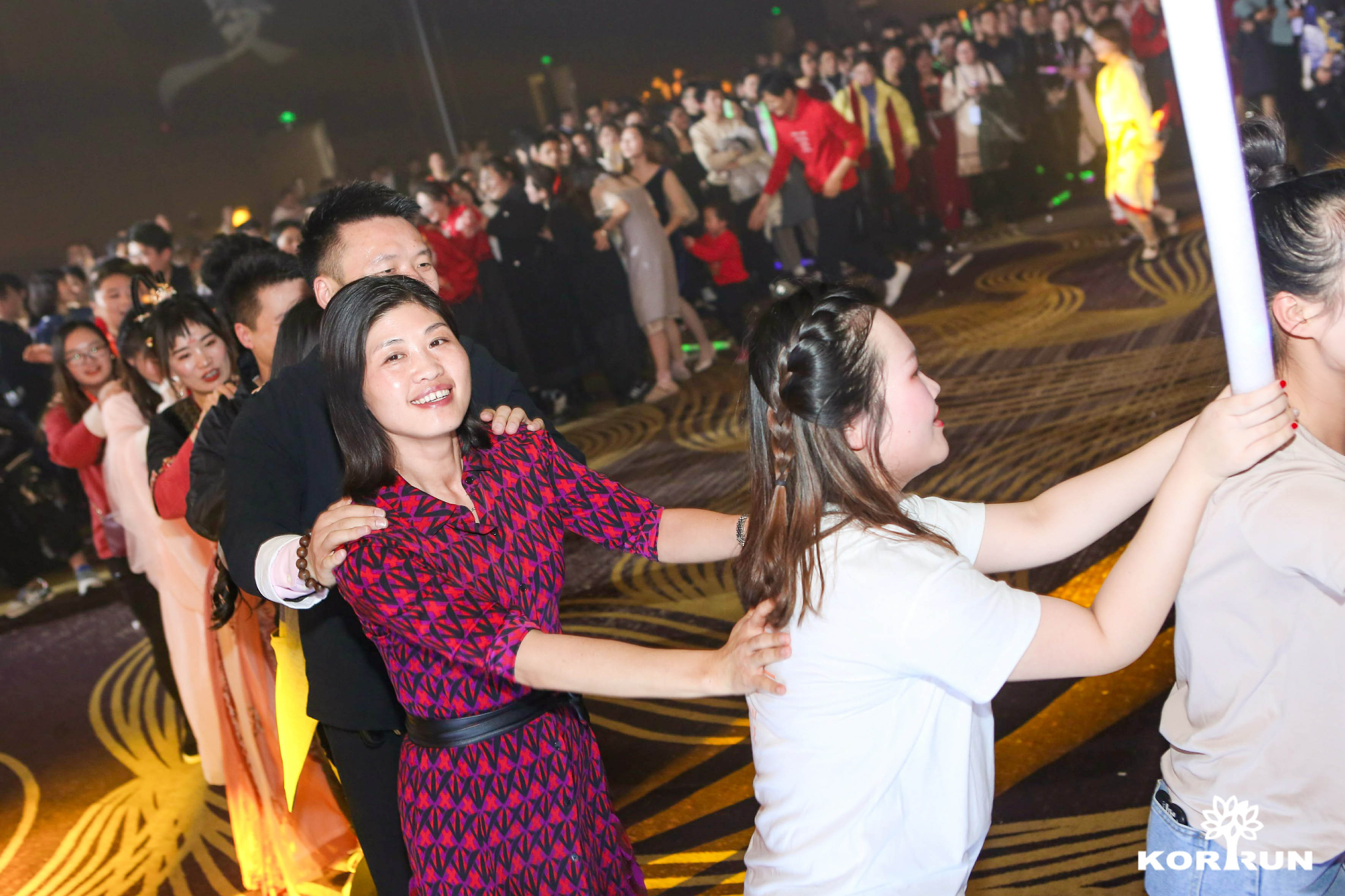 开润股份:10月28日召开董事会会议