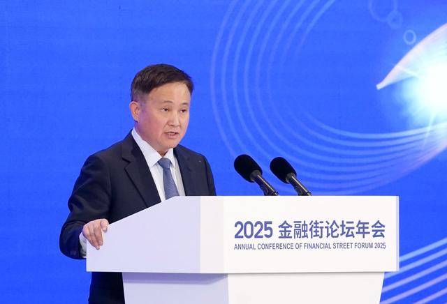 潘功胜：研究和储备应对宏观经济、金融市场波动等领域的政策工具