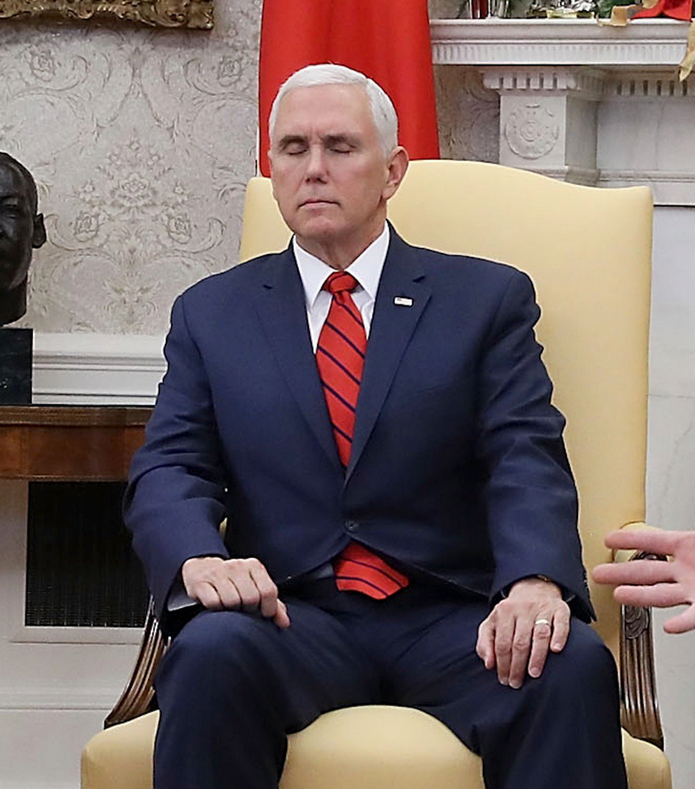 85岁佩洛西,宣布退休!特朗普:我很高兴,她是个邪恶的女人!她曾两次主导弹劾特朗普,还在他演讲时公然撕毁其演讲稿副本