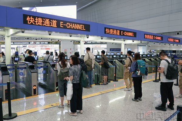 广州白云机场口岸年内出入境人数突破去年总量