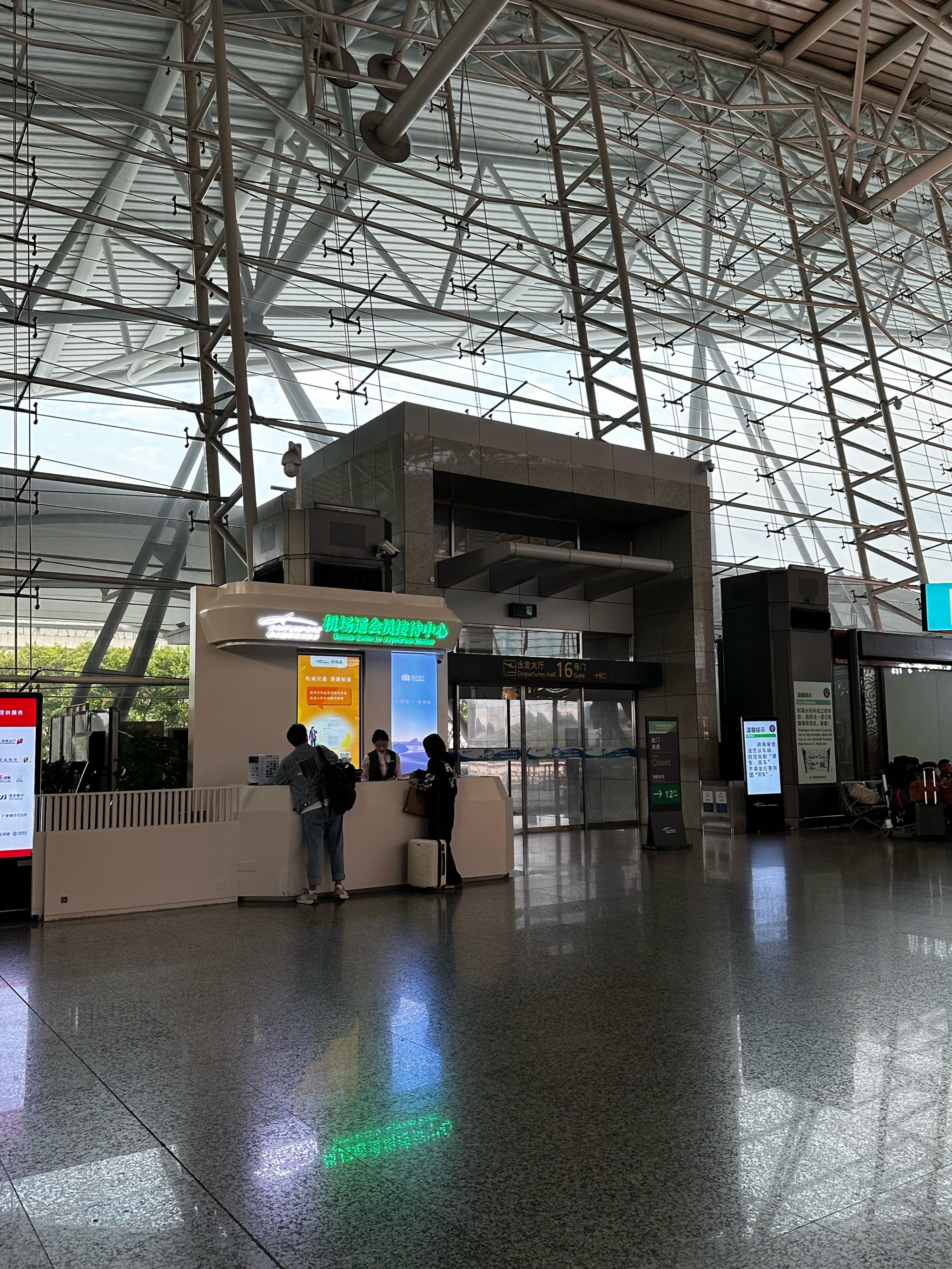 广州白云机场口岸年内出入境人数突破去年总量