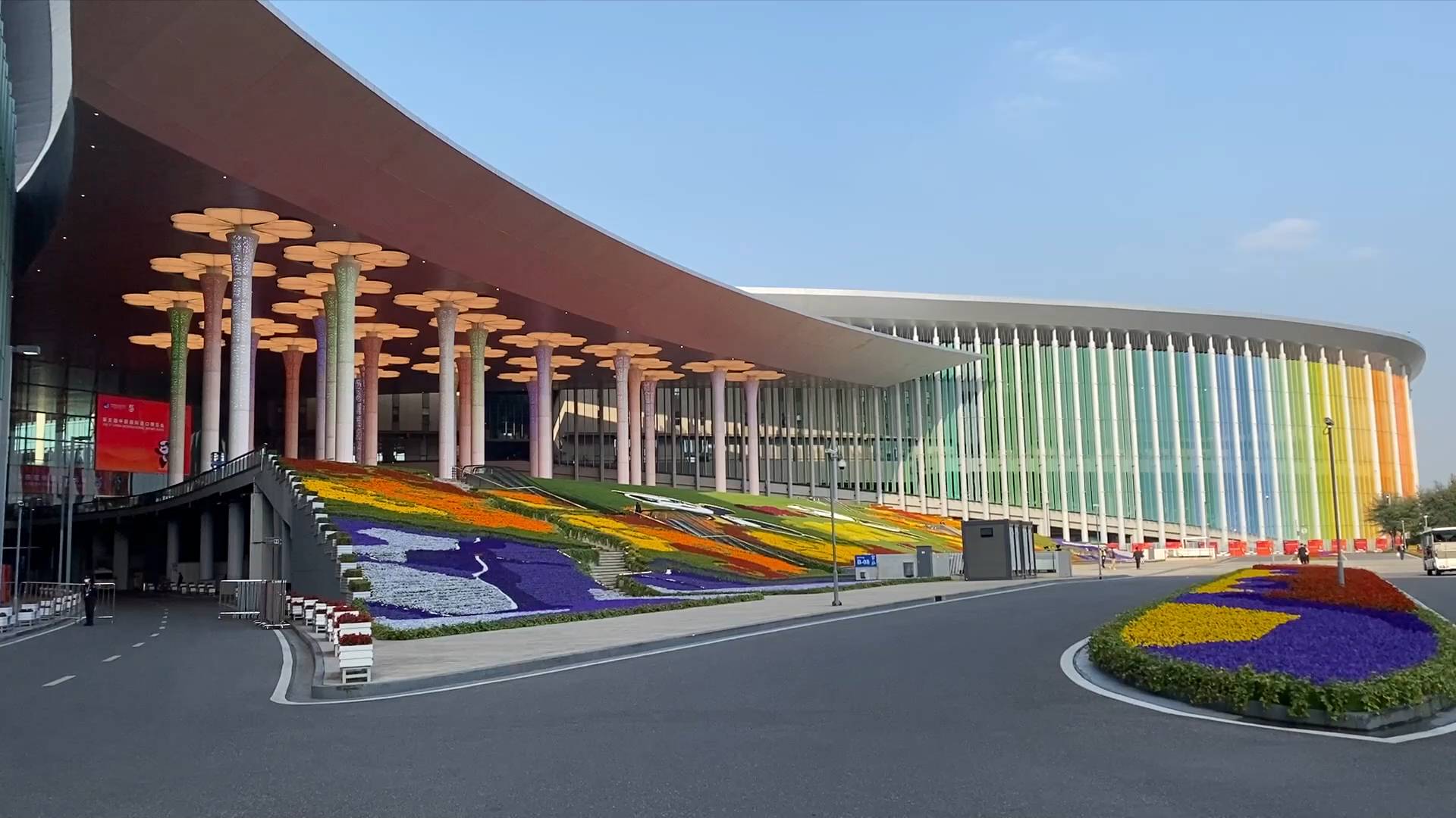 京航安与施耐德电气于进博会签署战略合作