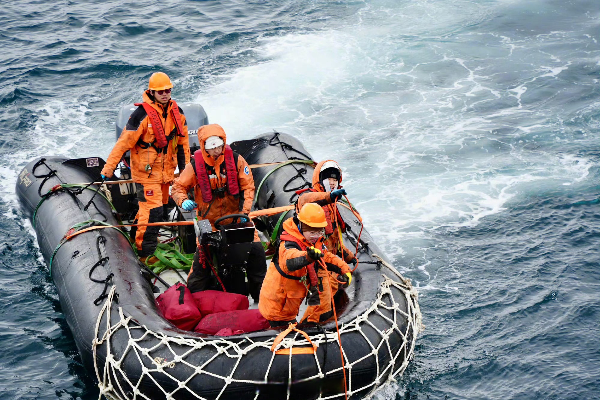 第42次南极考察|中国南极考察队成功救援1名俄南极考察站病员