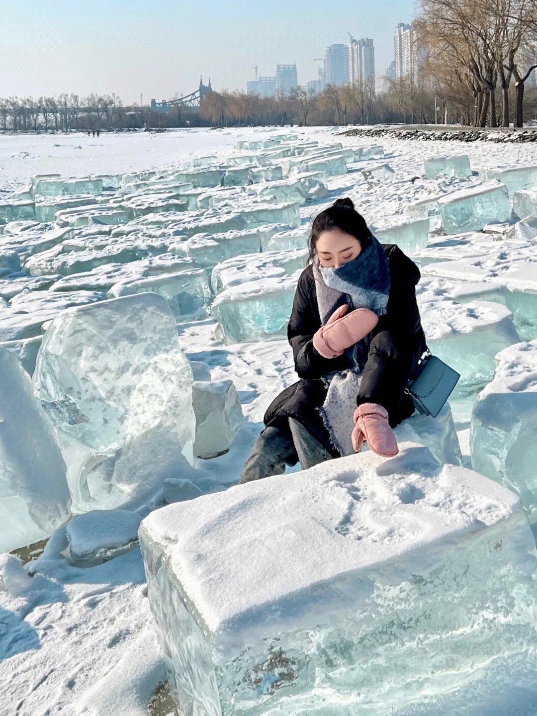 大雪人、大滑梯、“钻石海” 哈尔滨冰雪游“顶流”焕新回归