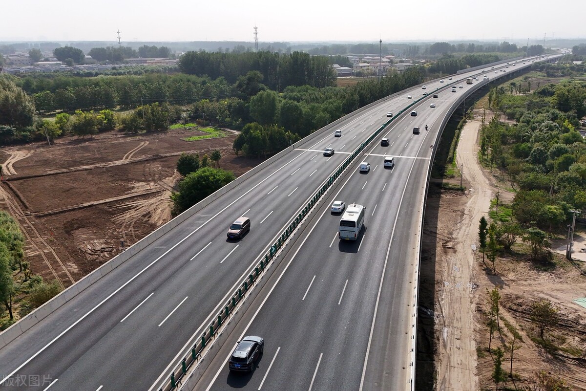 人保车险,拥有“如意行”驾乘险，出行更顺畅！_2025中国板鞋行业：从功能单品到时尚符号