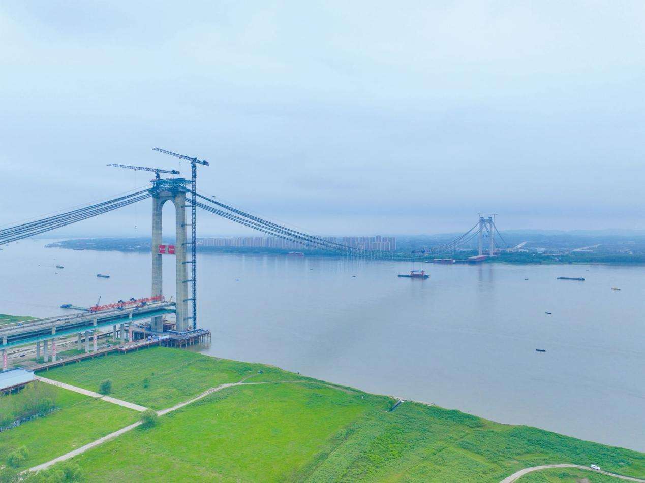 世界最大跨径四主缆悬索桥燕矶长江大桥合龙