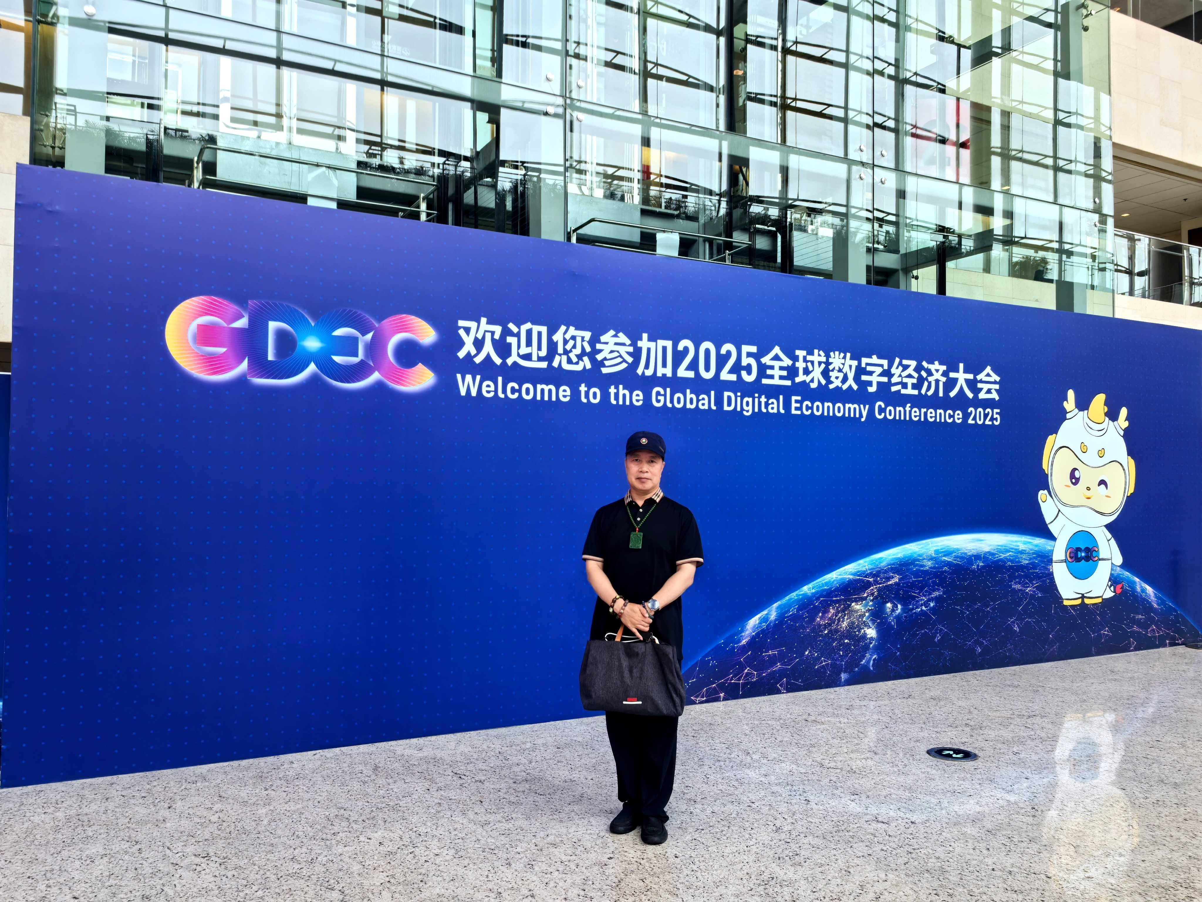 2025 IDEA大会:AI落地与低空经济双线突破 共绘智慧未来新图景