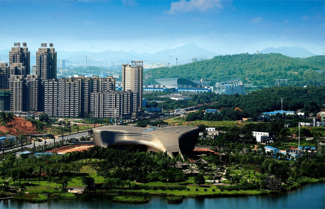 眼霜行业政策与需求双驱动下的创新发展路径_人保服务,拥有“如意行”驾乘险，出行更顺畅！