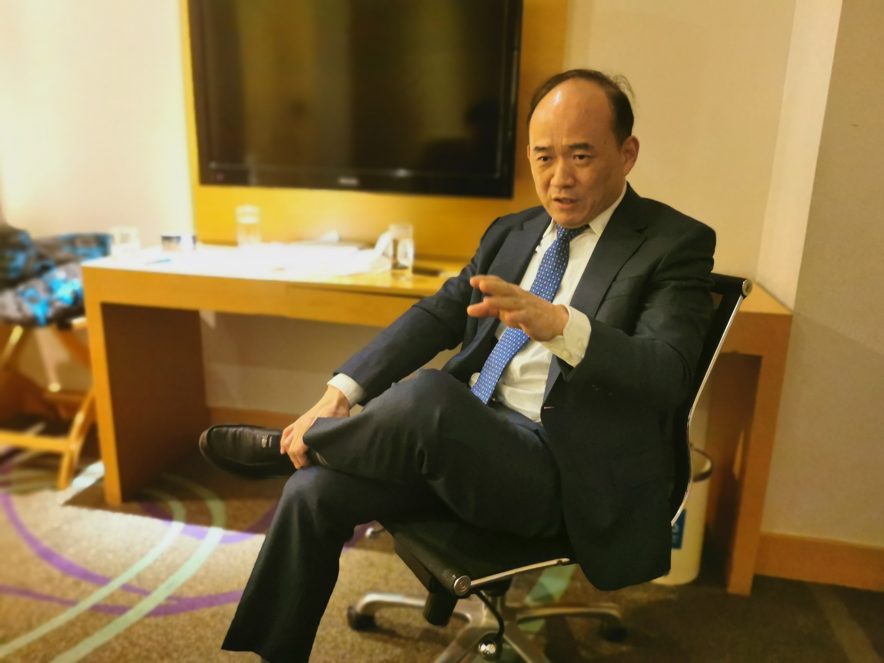 油罐车事件余波未了：前湖北首富兰世立公开道歉后“硬刚”金龙鱼