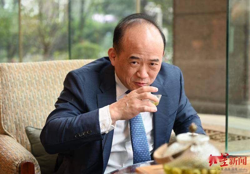 油罐车事件余波未了：前湖北首富兰世立公开道歉后“硬刚”金龙鱼