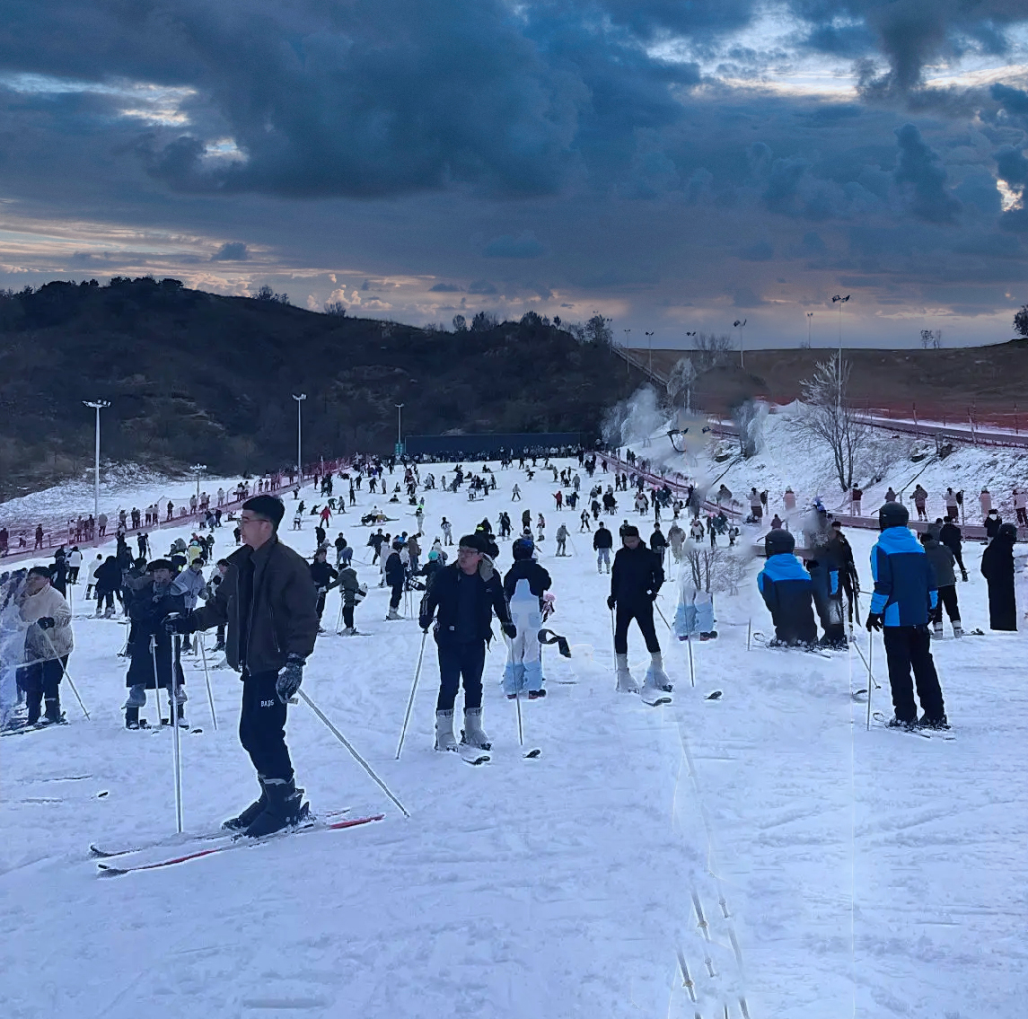 伊春市首届冰雪森林穿越超级联赛开赛 “体旅融合”打造冬季新体验