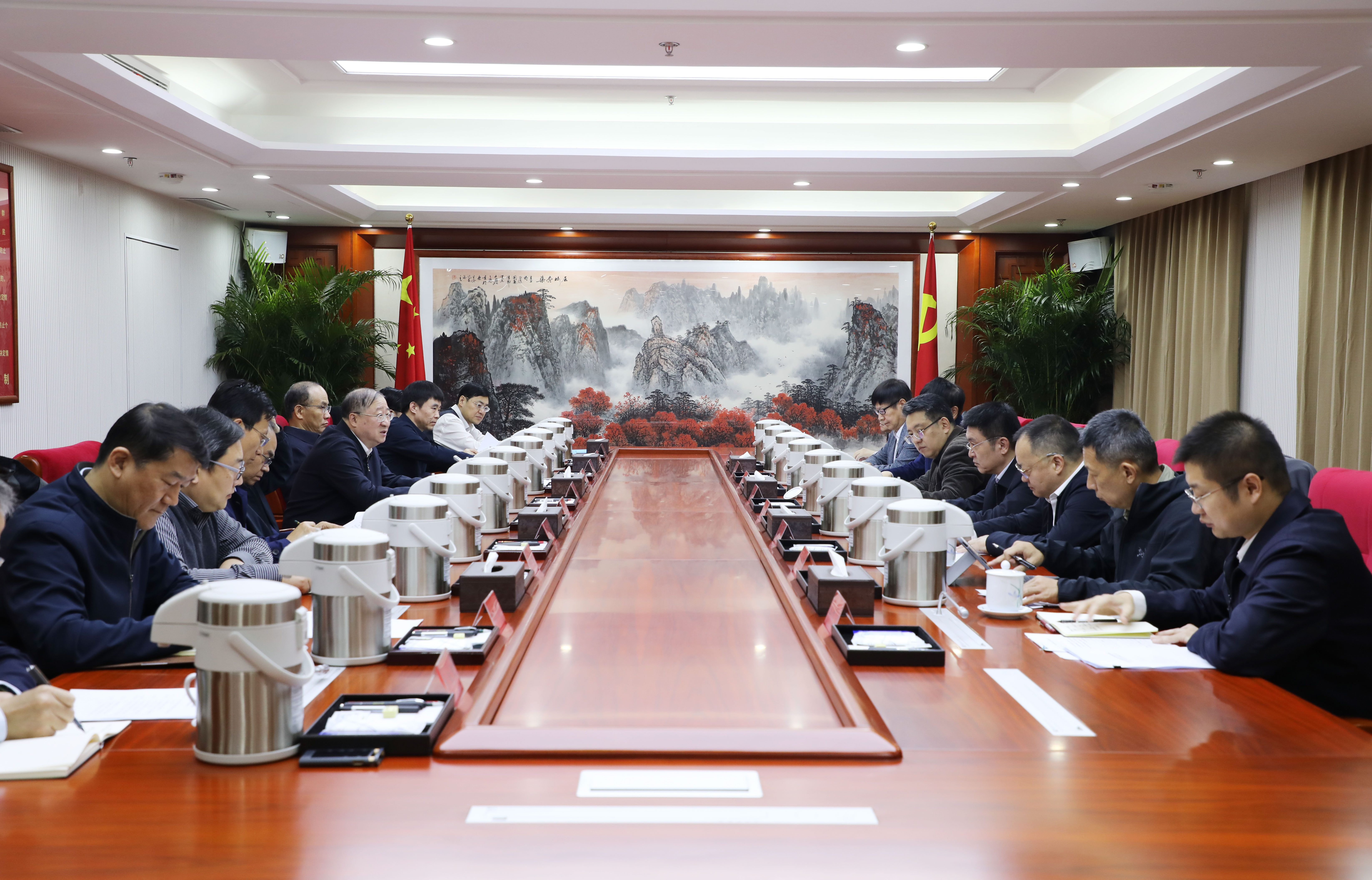 国务院国资委召开中央企业“十五五”规划编制专题座谈会