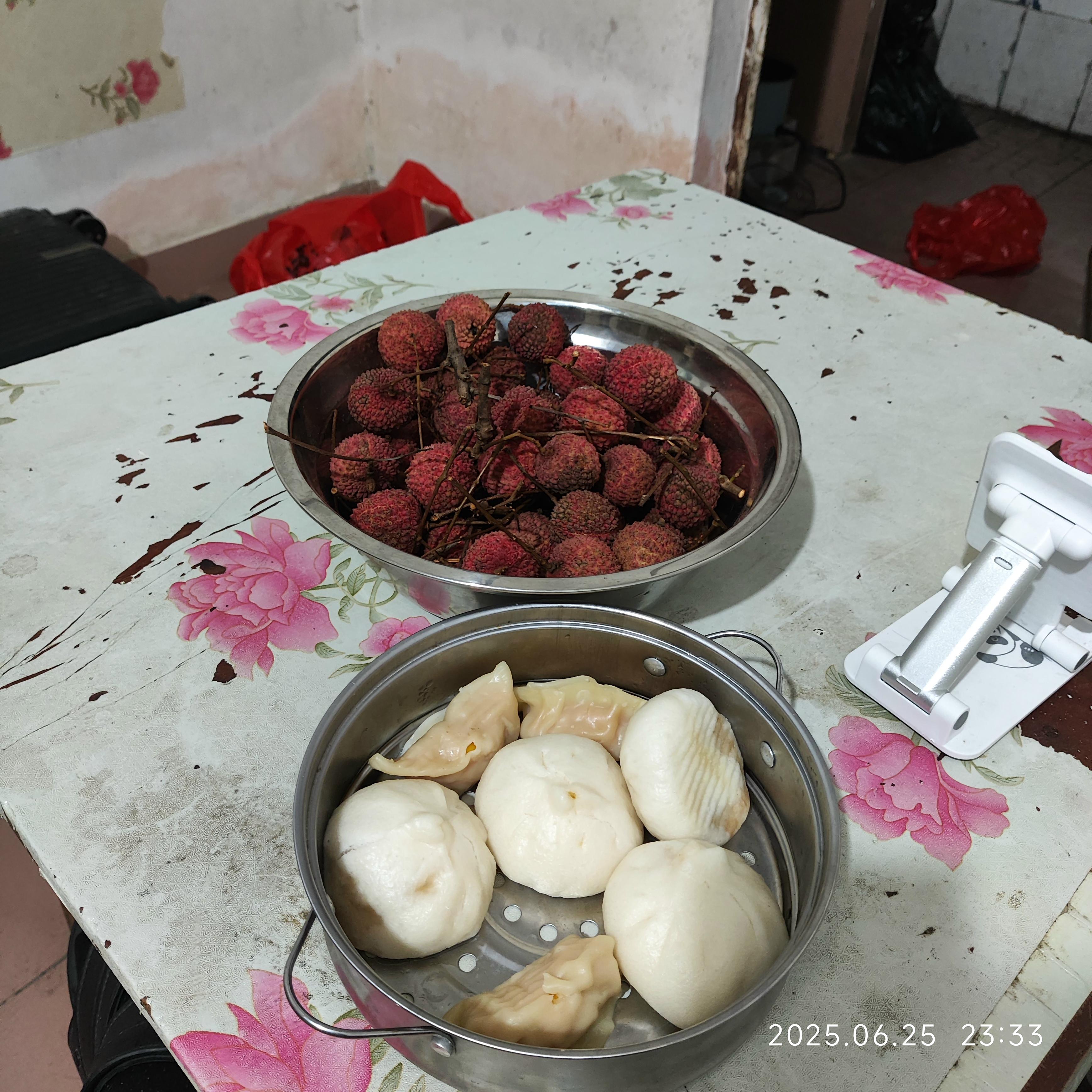 广东云浮评出2025“番薯王”重达26.23斤