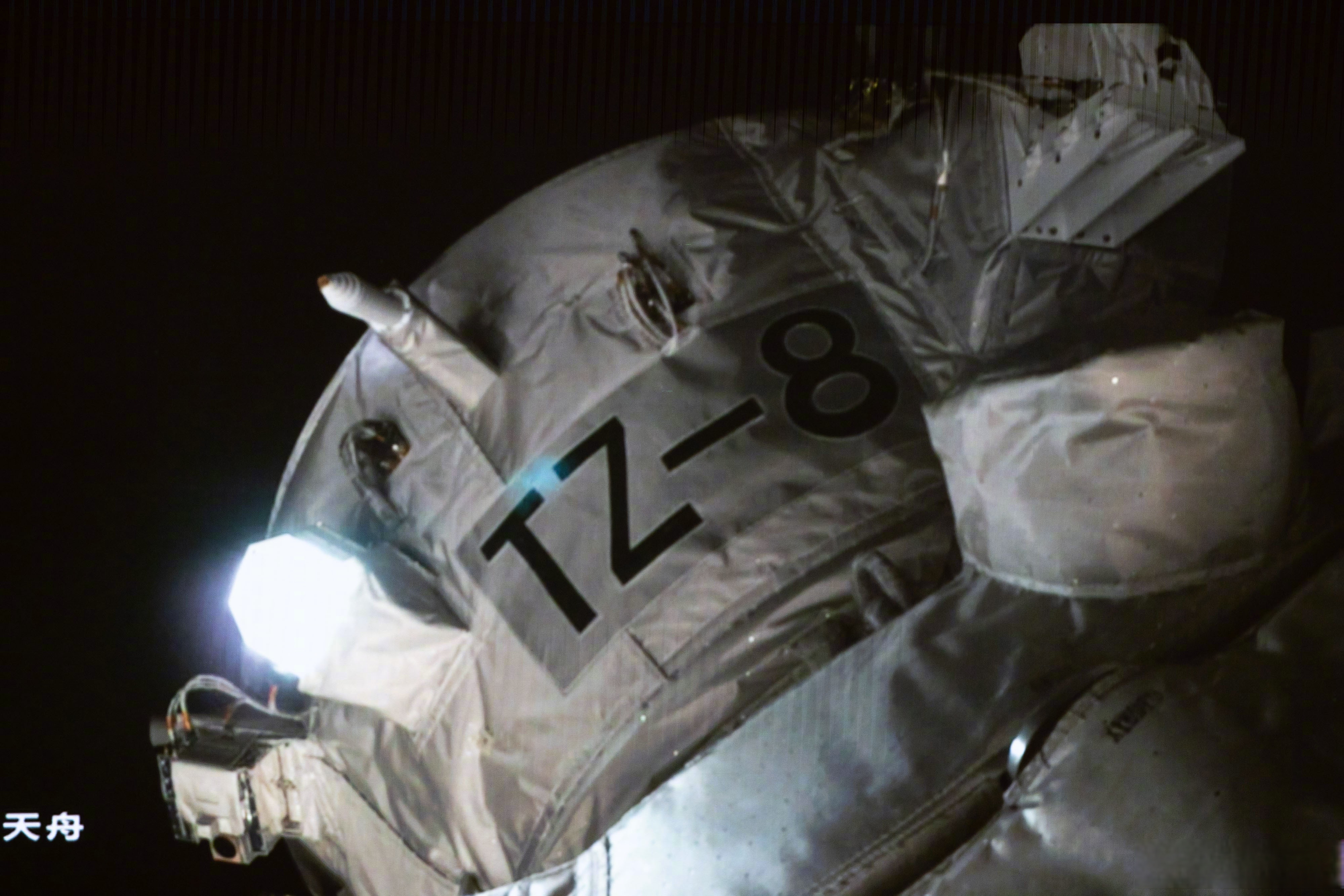 新华鲜报丨“太空快递员”！轻舟货运飞船完成多项关键技术验证