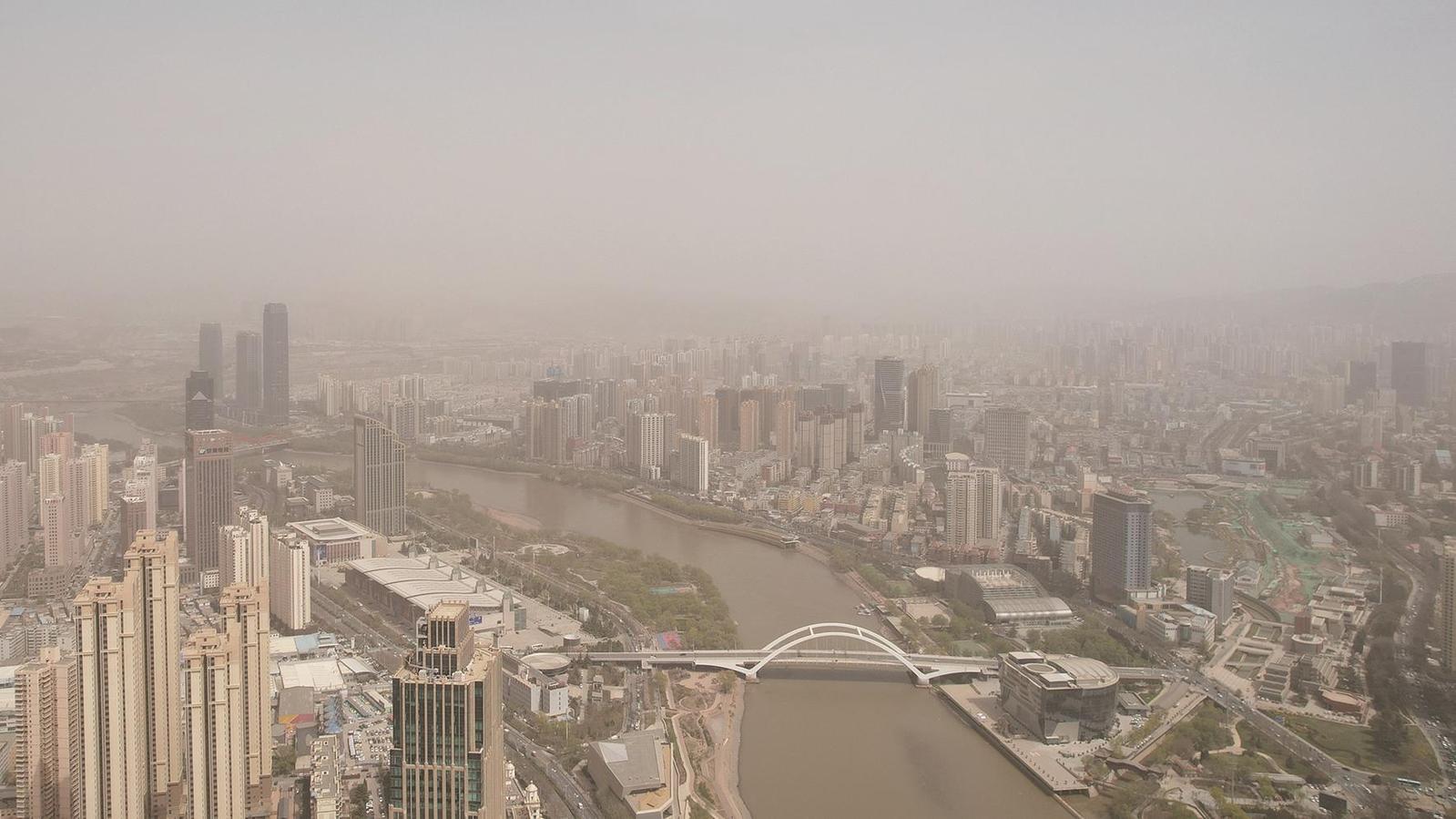宁夏气温“断崖式”下降 大风沙尘雨雪组团来袭